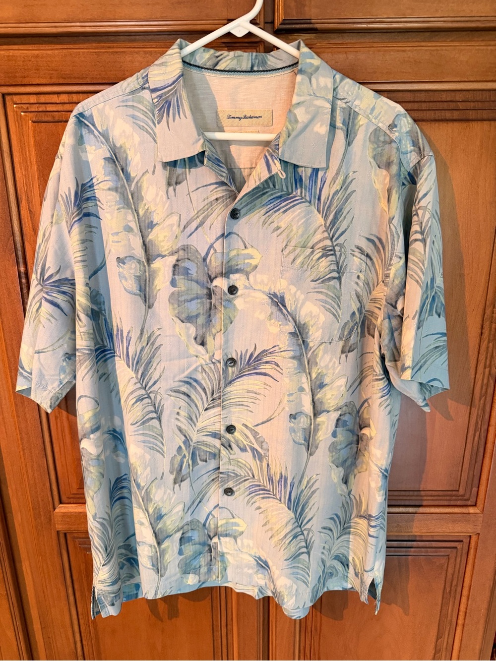 Men’s Tommy Bahama 100% Silk Light Blue Tropical Floral Camp Shirt